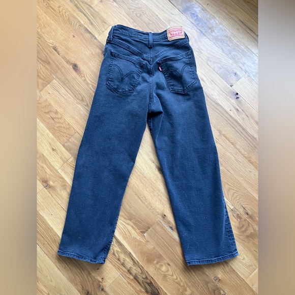 Levi's Women's Ribcage Straight Ankle Jeans - Picture 6 of 10